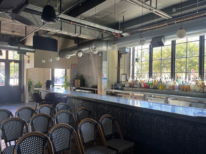 More Photos Of 2500 W Chicago Ave, Chicago Storefront For Lease