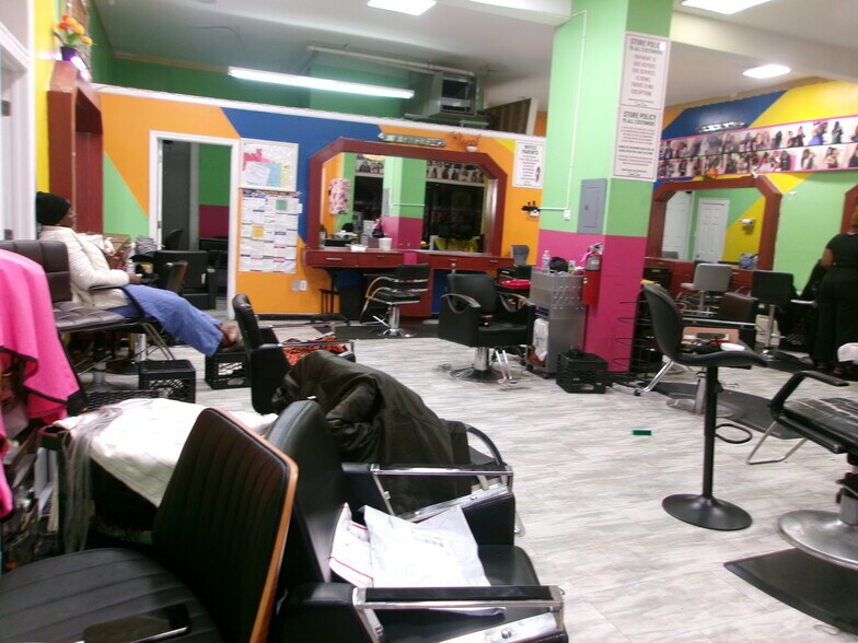 More Photos Of 324 Clinton Pl, Newark Storefront Retail Residential For Lease