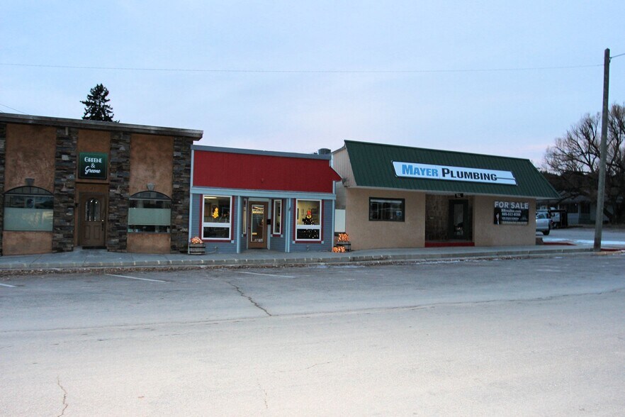 More Photos Of 47 N 6th St, Custer Flex For Sale