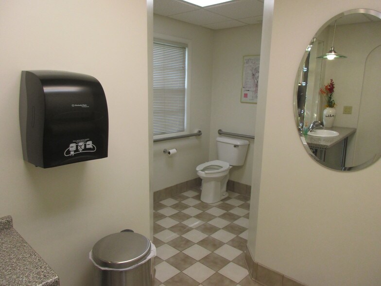 More Photos Of 4200 S 9th St, Kalamazoo Office Residential For Lease