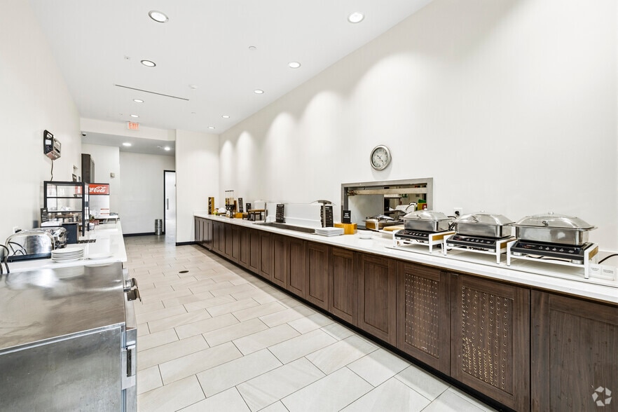 More Photos Of 300 E Central Texas Expy, Killeen Hotel For Sale