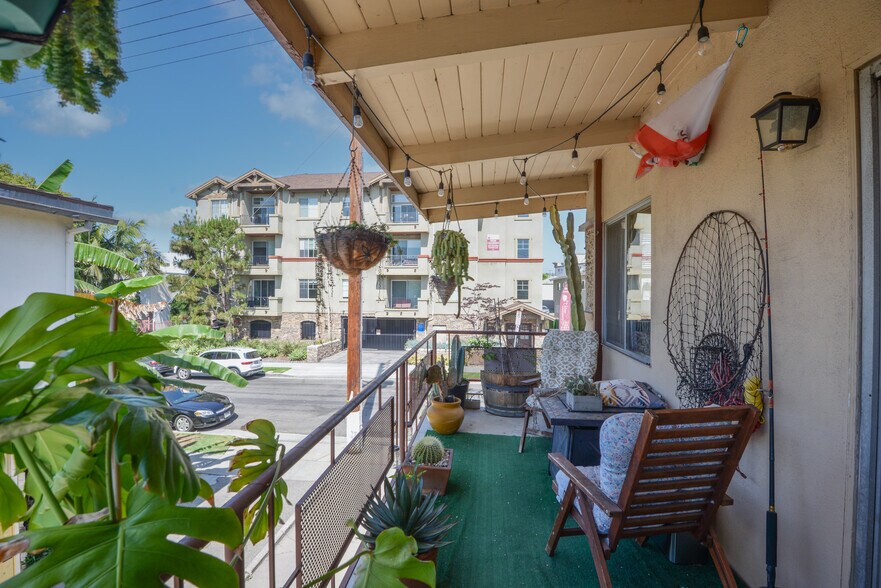 More Photos Of 3326 S Canfield Ave, Los Angeles Apartments For Sale