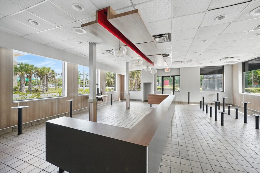 More Photos Of 8761 Baymeadows Rd, Jacksonville Fast Food For Lease