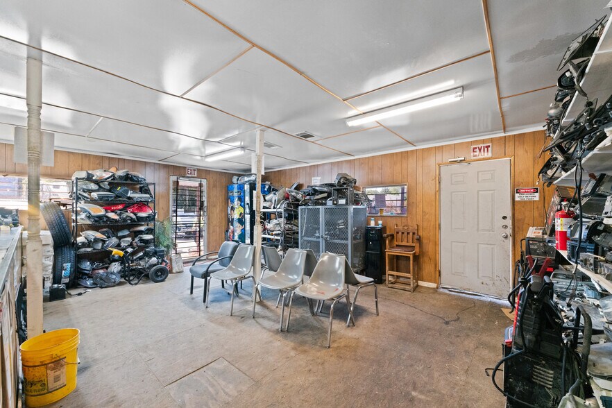 More Photos Of 10466 Central Expy, Dallas Auto Salvage Facility For Sale