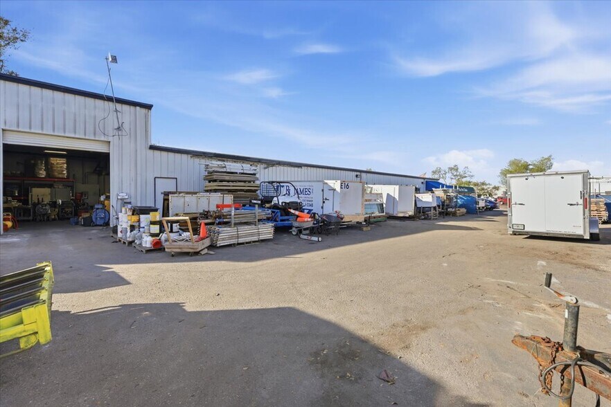 More Photos Of 711 60th St Ct E, Bradenton Light Distribution For Sale