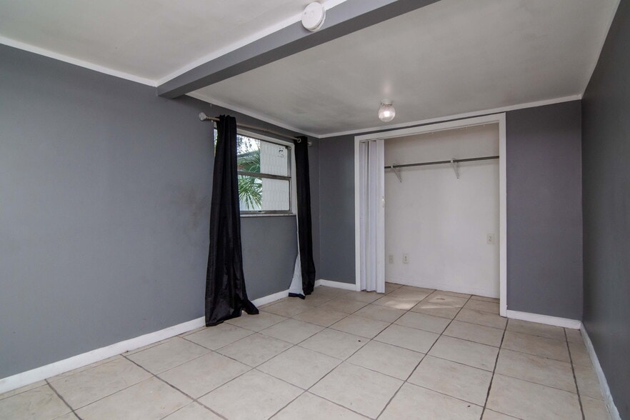 More Photos Of 308 E Waters Ave, Tampa Restaurant For Sale