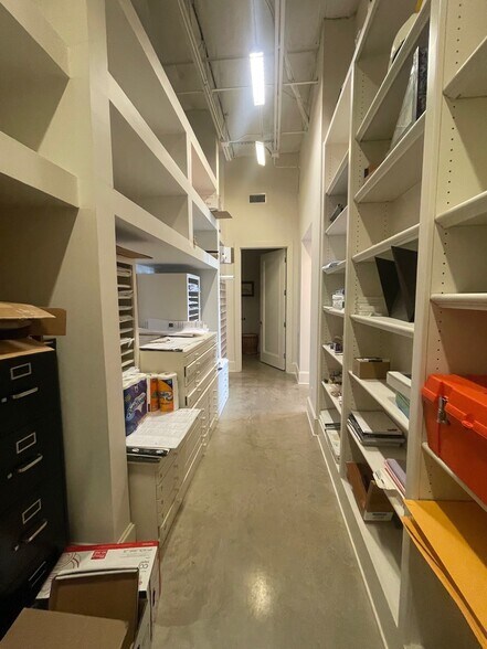 More Photos Of 242 W Sunset Rd, San Antonio Office For Sale