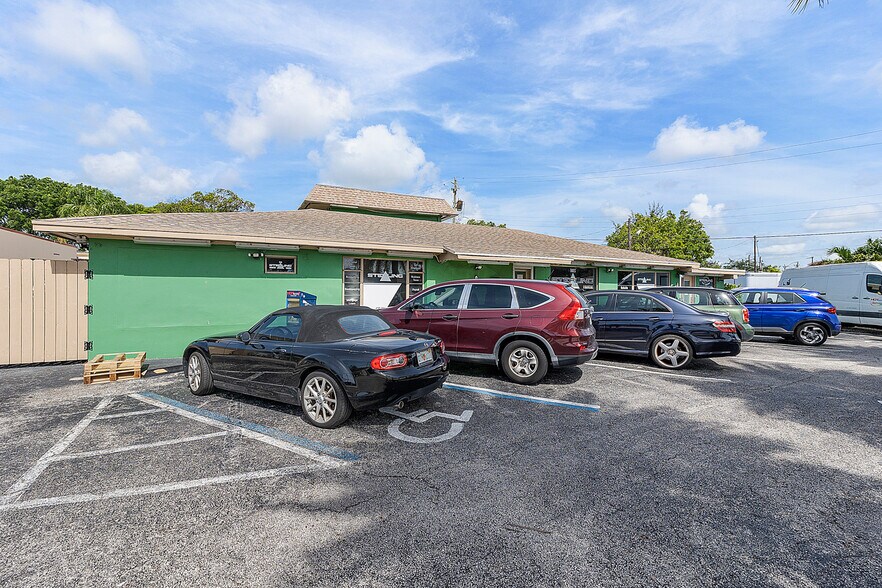 More Photos Of 2435 N Dixie Hwy, Wilton Manors Apartments For Sale