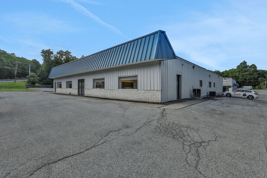 More Photos Of 230 N Plank Rd, Newburgh Light Distribution For Sale