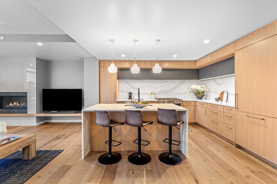 More Photos Of 590 Waterfront Way, Vancouver Multifamily For Sale