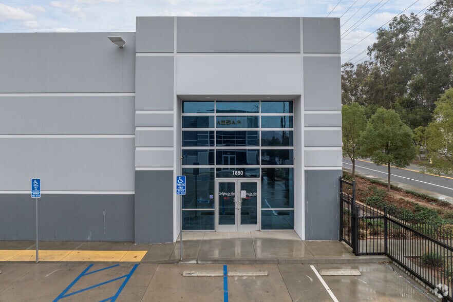 More Photos Of 1850 Rustin Ave, Riverside Warehouse For Sale