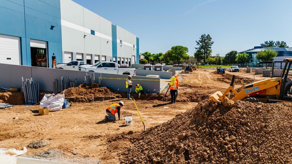 More Photos Of 1352 N Fiesta Blvd, Gilbert Distribution For Lease