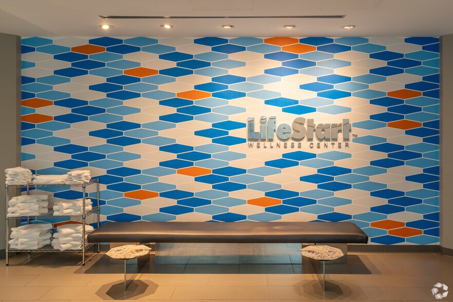 More Photos Of 1 Tower Ln, Oakbrook Terrace Office For Lease