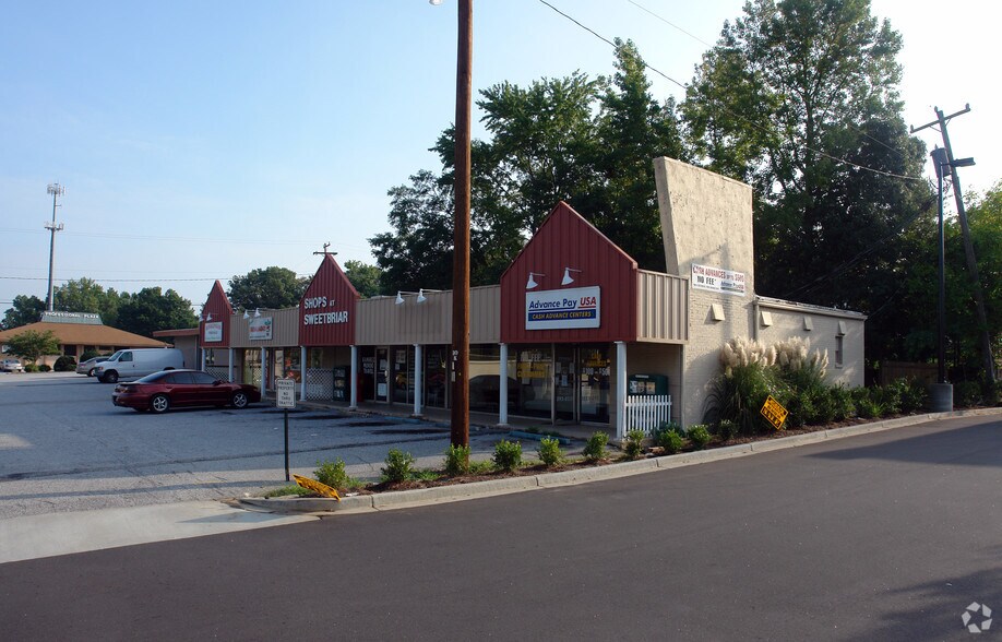 More Photos Of 1122-1126 N Pleasantburg Dr, Greenville Freestanding For Lease