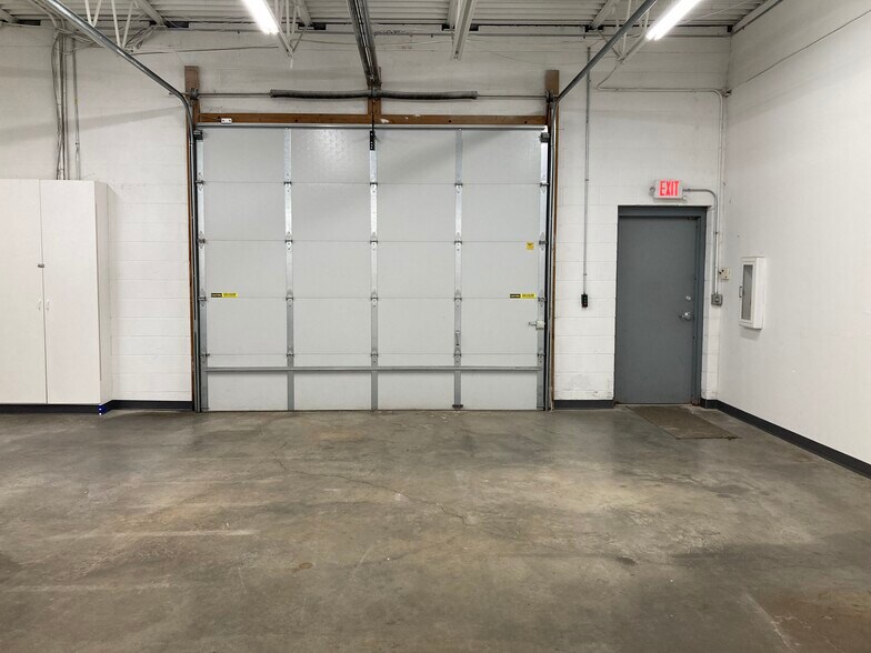 More Photos Of 6820-6848 Washington Ave S, Eden Prairie Showroom For Lease