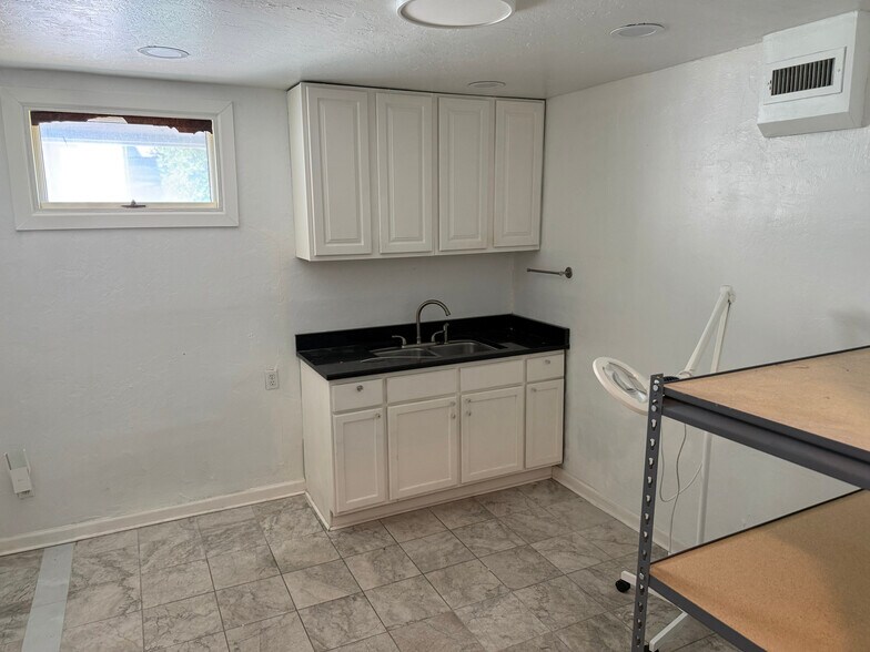 More Photos Of 1113 NW 50th St, Oklahoma City Office For Sale