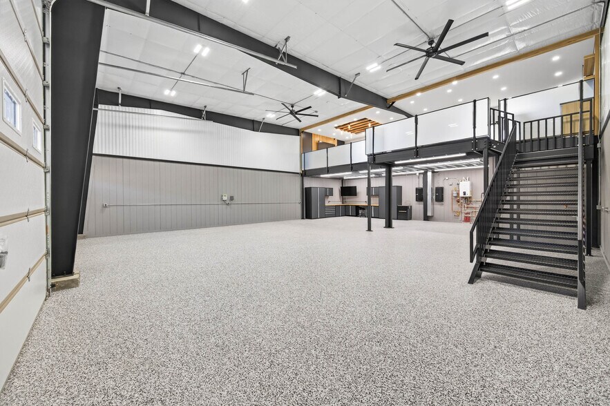 More Photos Of 663 Valerie Ave, Hudson Self Storage For Sale