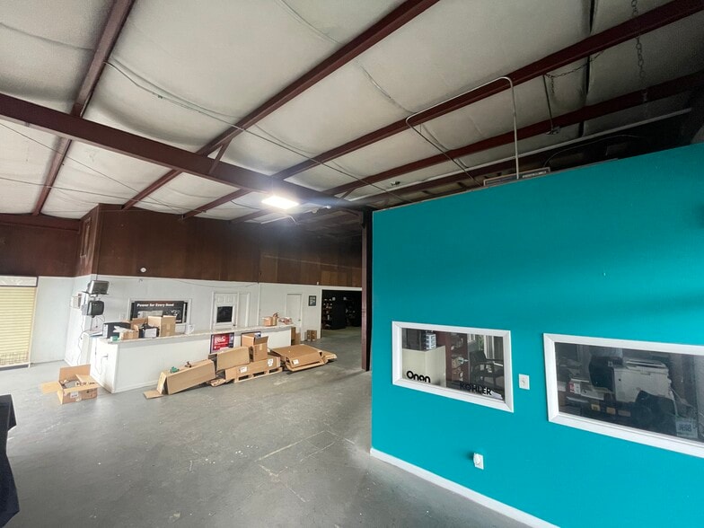 More Photos Of 1600 S Clinton Ave, Dunn Warehouse For Sale
