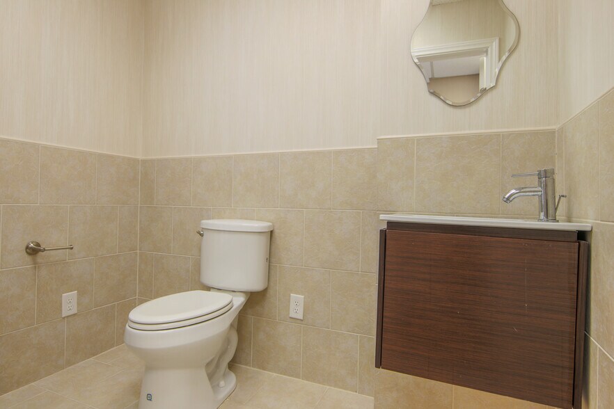 More Photos Of 3421 W Davis St, Conroe Medical For Lease