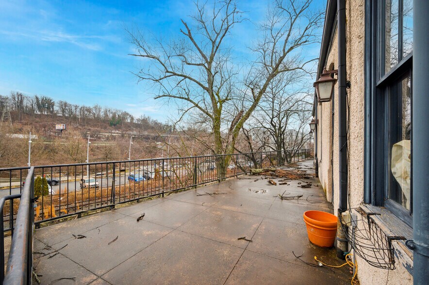 More Photos Of 2 Rector St, Philadelphia Freestanding For Sale