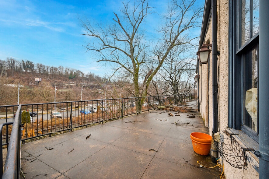 More Photos Of 2 Rector St, Philadelphia Freestanding For Sale