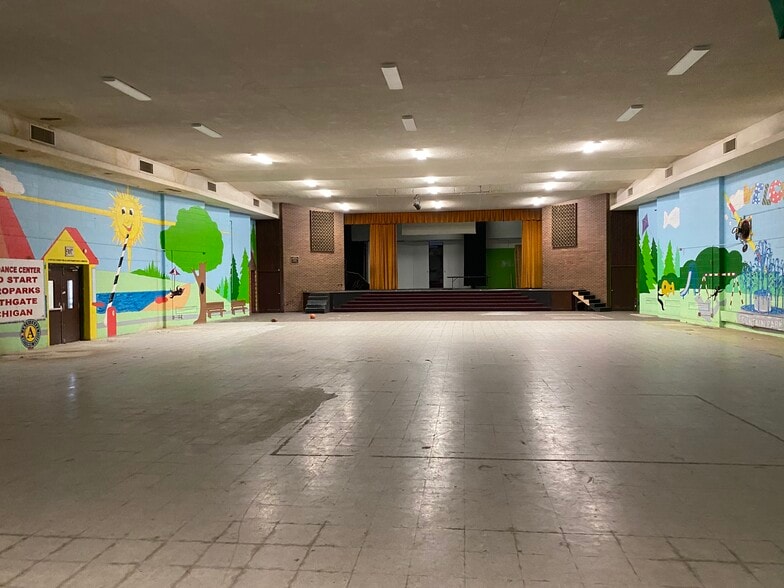 More Photos Of 15601 Northline Rd, Southgate Schools For Sale