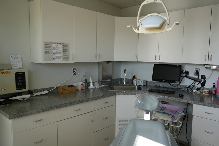 More Photos Of 30 Canton St, Manchester Medical For Lease