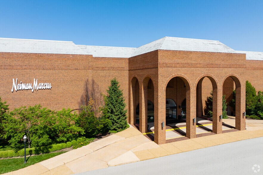 More Photos Of 97 Plaza Frontenac, Saint Louis Unknown For Lease