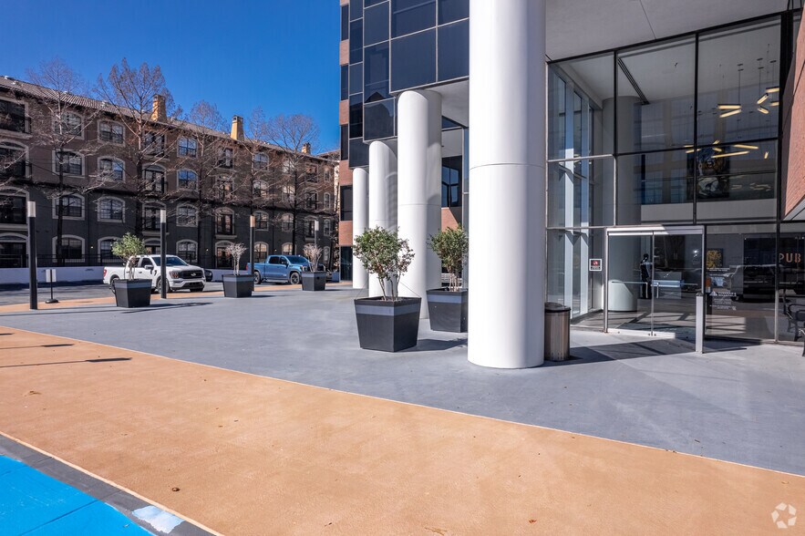 More Photos Of 2626 Cole Ave, Dallas Office Residential For Lease