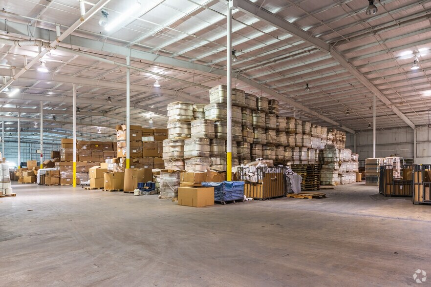 More Photos Of 715 S River Street, Calhoun Warehouse For Lease