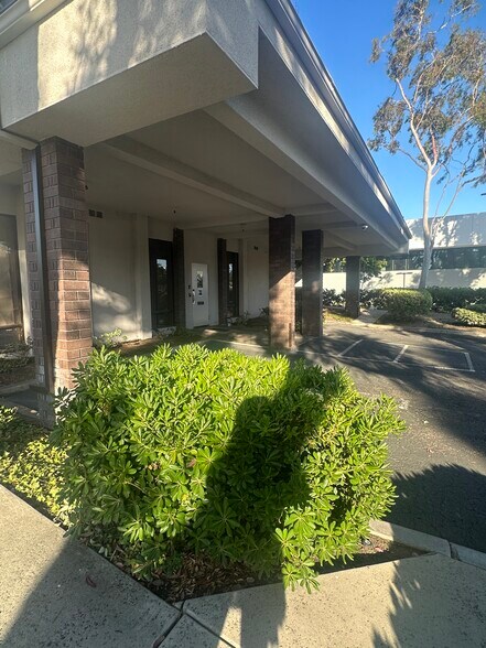 More Photos Of 5160 Campus Dr, Newport Beach Medical For Lease