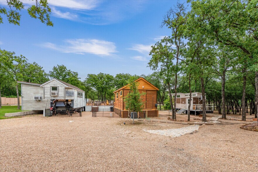 More Photos Of 1000 County Road 904, Joshua Golf Course Driving Range For Sale