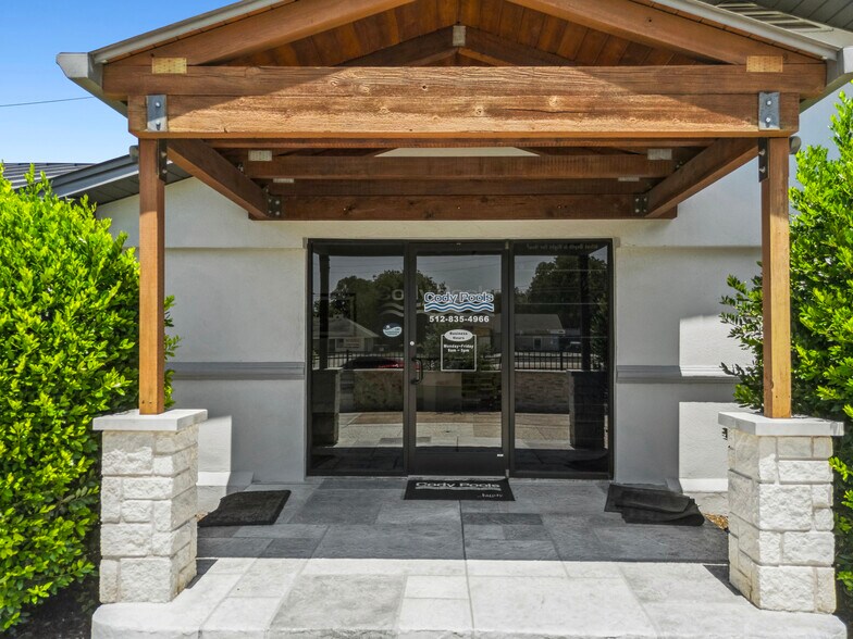 More Photos Of 2300 W Parmer Ln, Austin Freestanding For Sale