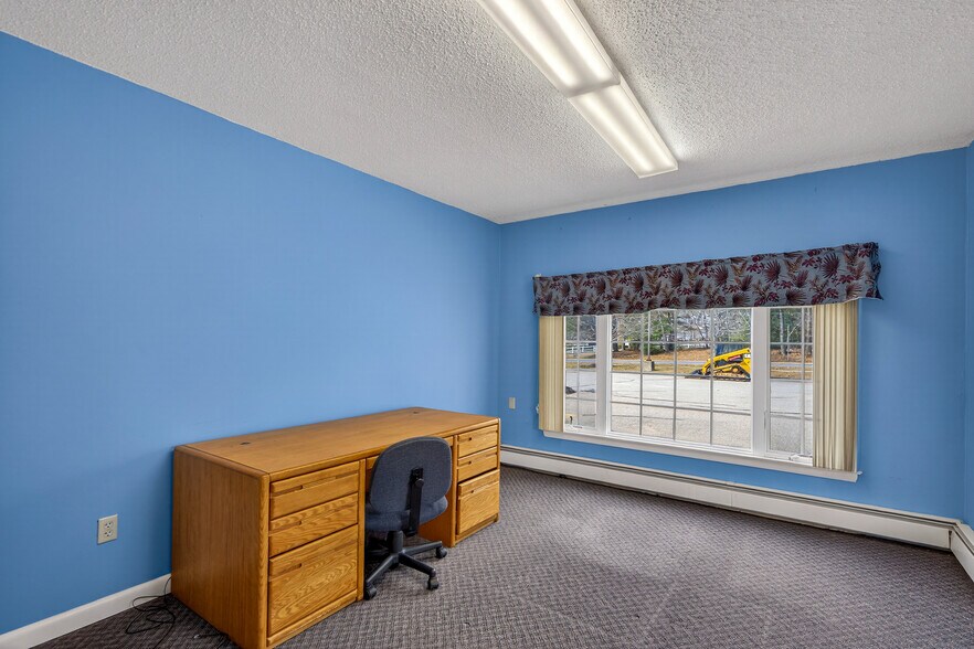 More Photos Of 60-62 Hyde Ave, Vernon Storefront Retail Office For Sale