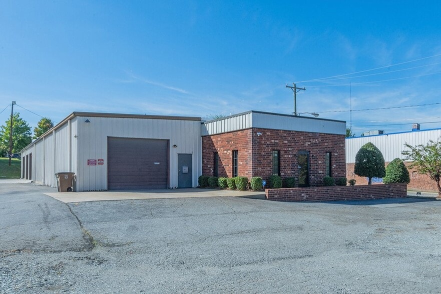 Primary Photo Of 600 Tipton Pl, Greensboro Auto Repair For Lease
