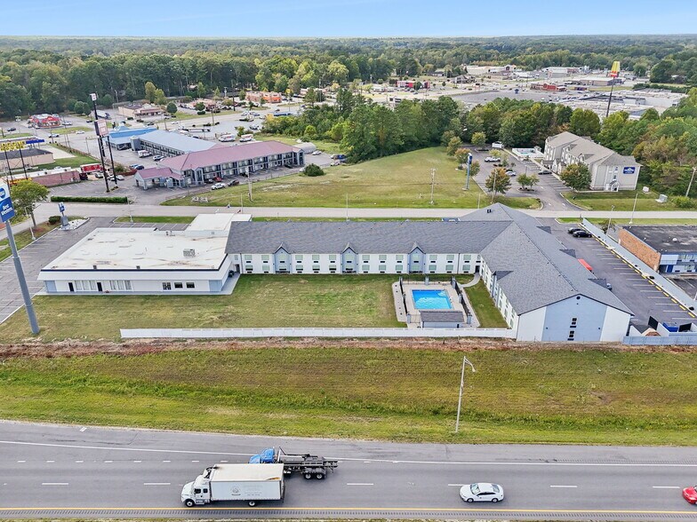 More Photos Of 126 Expressway Dr, Manchester Hotel For Sale