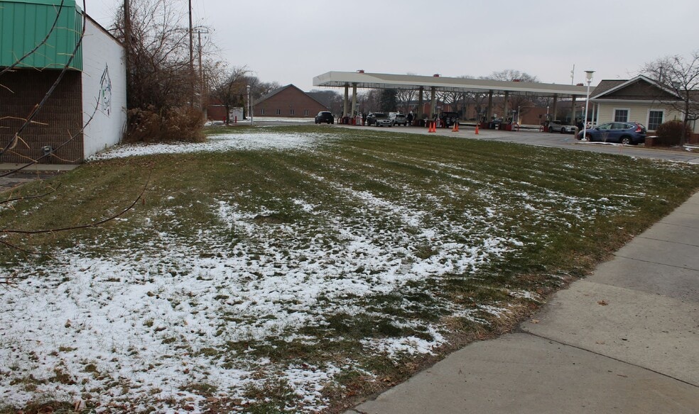 More Photos Of 23707 Jefferson Ave, Saint Clair Shores Freestanding For Sale