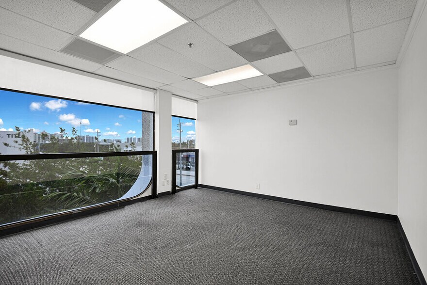 More Photos Of 2691 E Oakland Park Blvd, Fort Lauderdale Office Residential For Lease