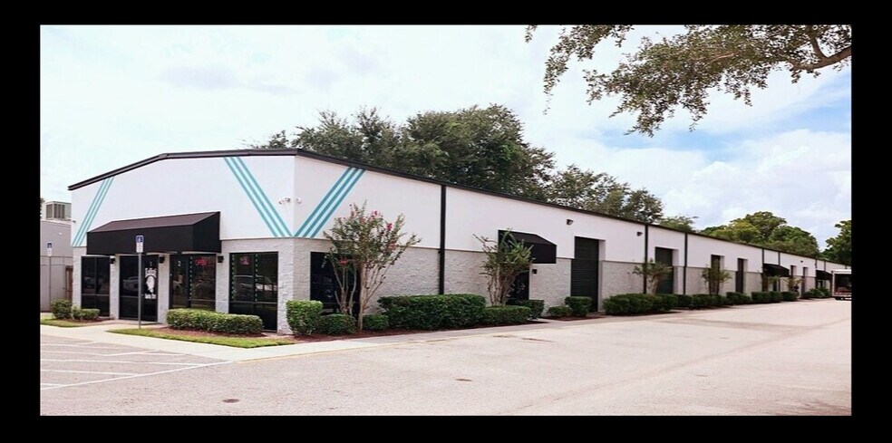More Photos Of 1720 N Goldenrod Rd, Orlando Showroom For Lease