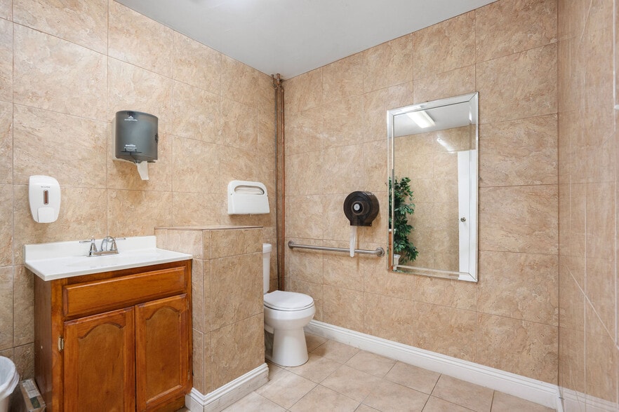 More Photos Of 8461 S San Pedro St, Los Angeles Religious Facility For Sale