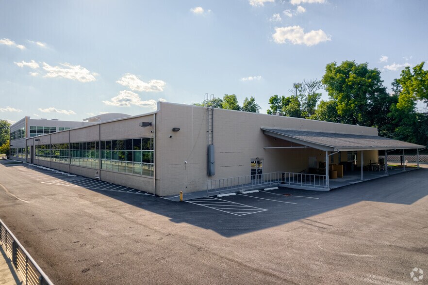 More Photos Of 220 W Germantown Pike, Plymouth Meeting Office For Sale