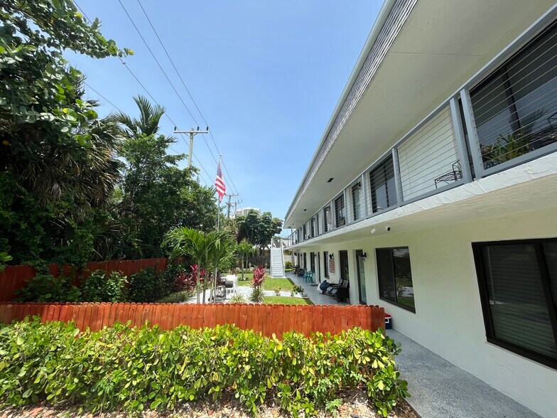 More Photos Of 2638 Lake Dr, Riviera Beach Apartments For Sale