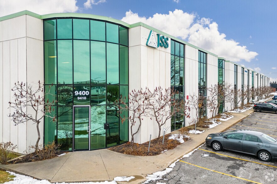 More Photos Of 9490-9490 Boul Henri-Bourassa W, Saint-Laurent Flex For Sale