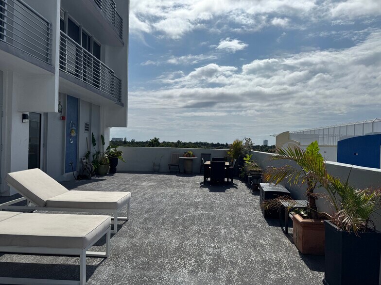 More Photos Of 1720 Harrison St, Hollywood Office Residential For Sale