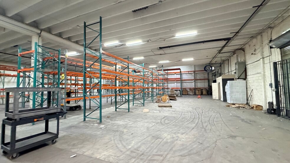 More Photos Of 1801 NE 149th St, Miami Warehouse For Lease