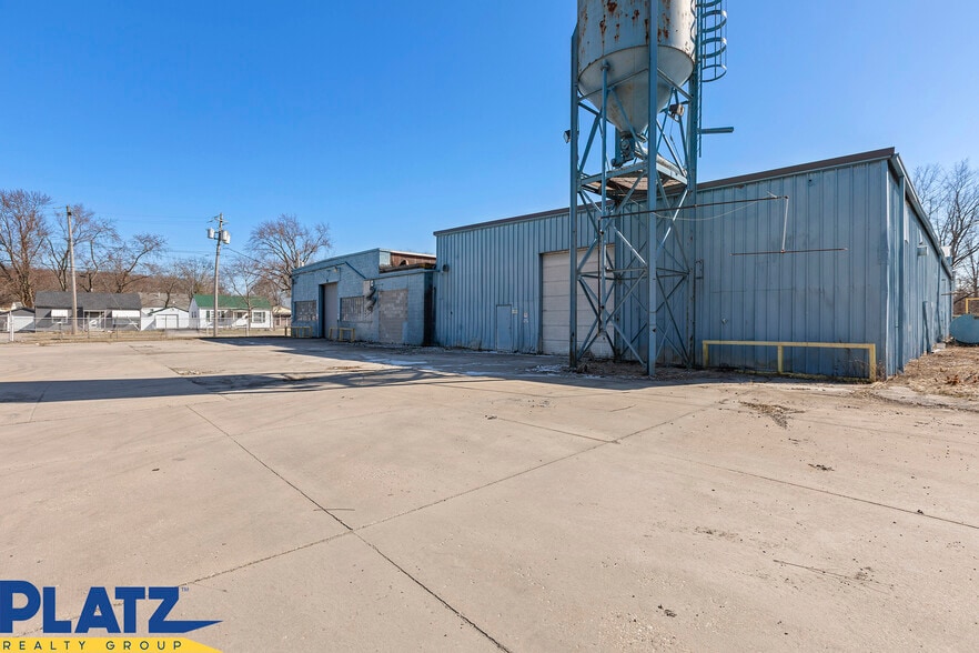 More Photos Of 1929 Larchmont Ave NE, Warren Warehouse For Sale