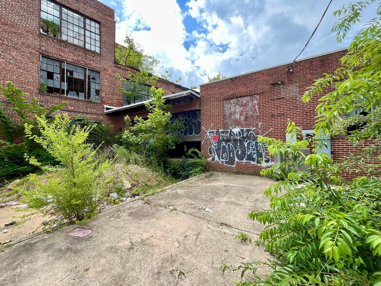 More Photos Of 804 N Franklintown Rd, Baltimore Warehouse For Sale