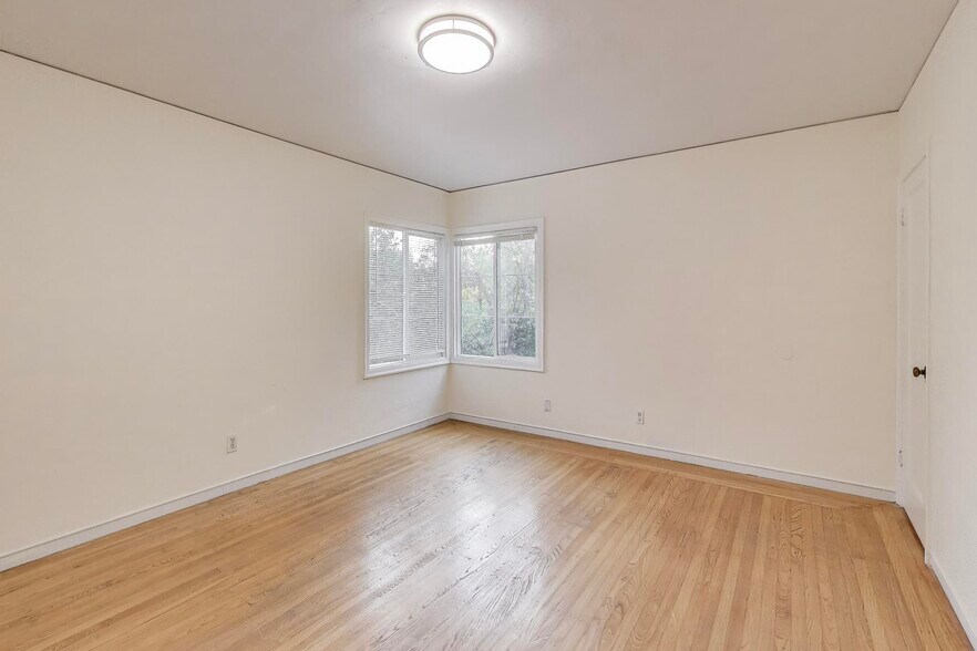 More Photos Of 33 Home Pl E, Oakland Apartments For Sale