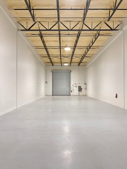 More Photos Of 6457 Hazeltine National Dr, Orlando Warehouse For Sale