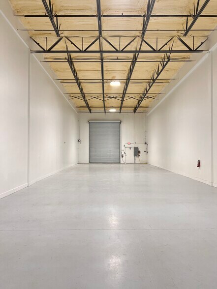 More Photos Of 6457 Hazeltine National Dr, Orlando Warehouse For Sale